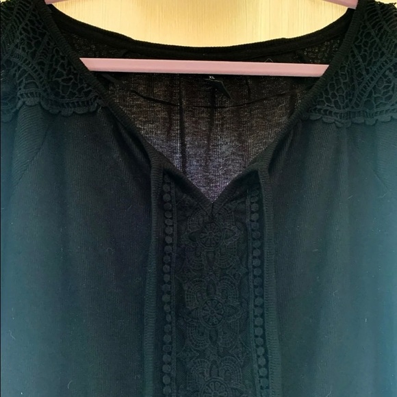 Subtle comfortable cold shoulder top - Picture 2 of 6